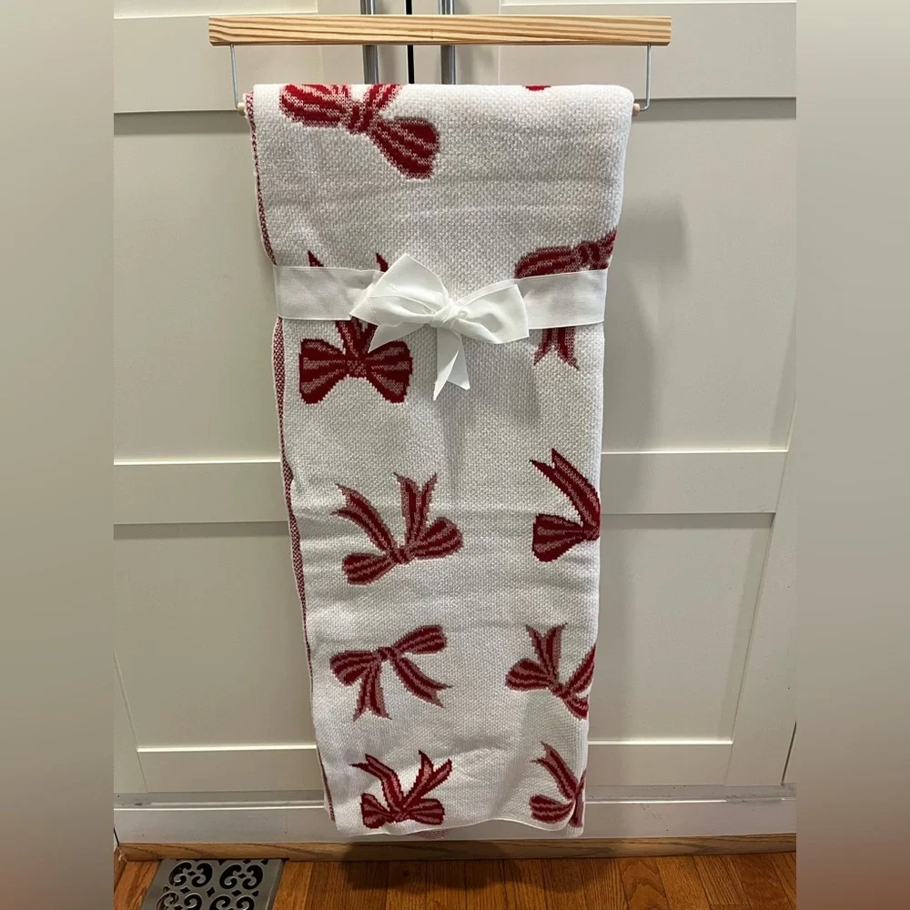 Isaac Mizrahi White and Red Bow Throw, NWT
